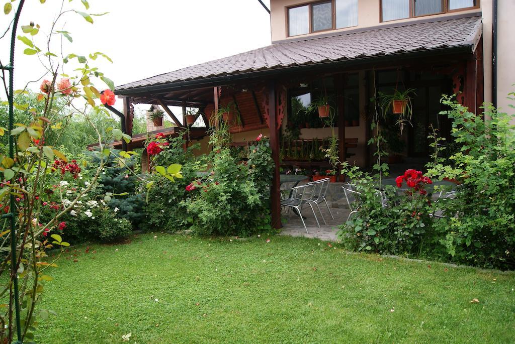 Pensiunea Bujorul Comana Exterior photo